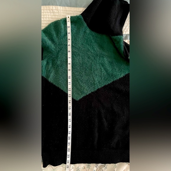 Alfani Black and Green Sequined Long Sleeves knitted Turtleneck Sweater EUC - Picture 7 of 10